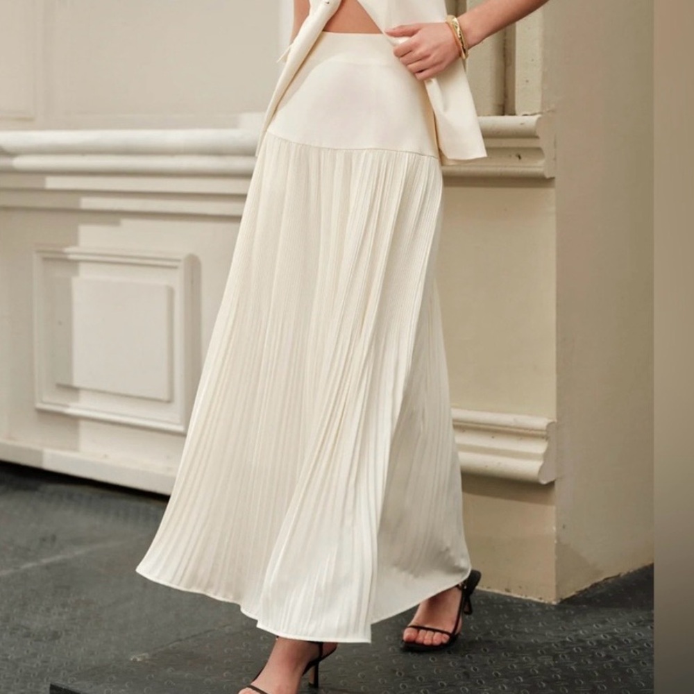 Commense Ivory Pleated Maxi Skirt
